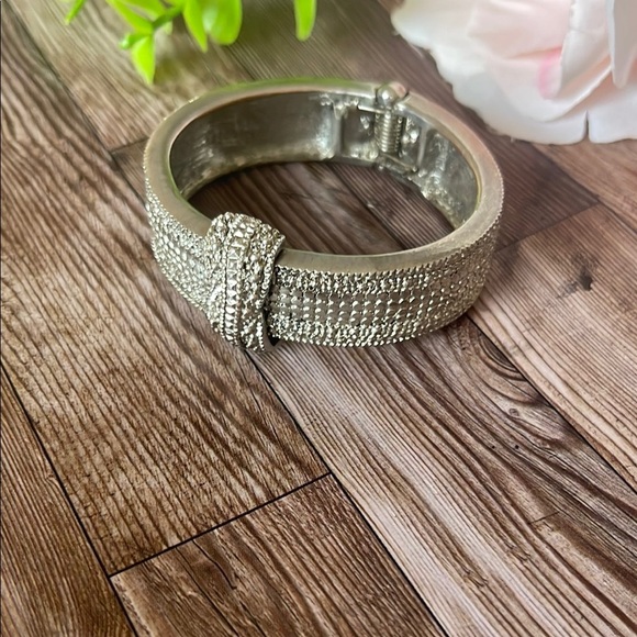 other Accessories - Chic Silver Textured Bracelet